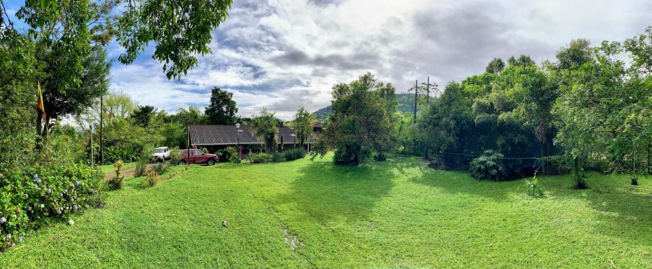 La Acuarela, Posada De La Monita Pereira Dış mekan fotoğraf